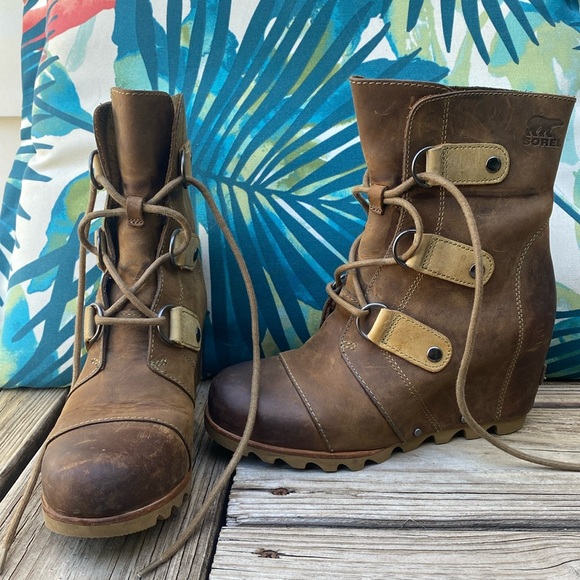 Sorel Shoes - SOREL wedge boots. Tan. Size 6 US